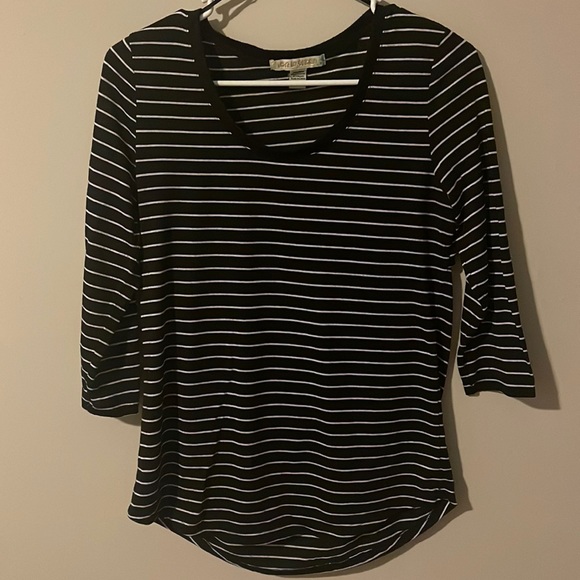 Love by Design Slit Open Back Stripe T-Shirt - Picture 1 of 3